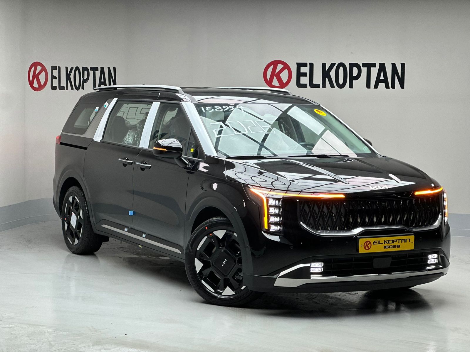 Kia - Carnival Hybrid